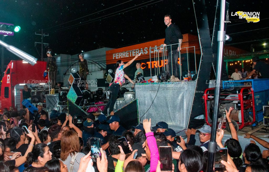 Miles de personas asisten a Fiestas del Petróleo 2024