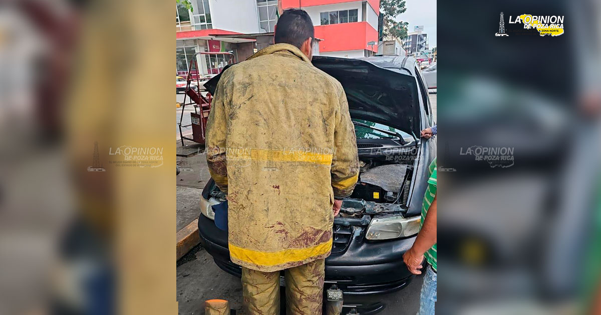 Incendio de camioneta frente a las oficinas de Telégrafos