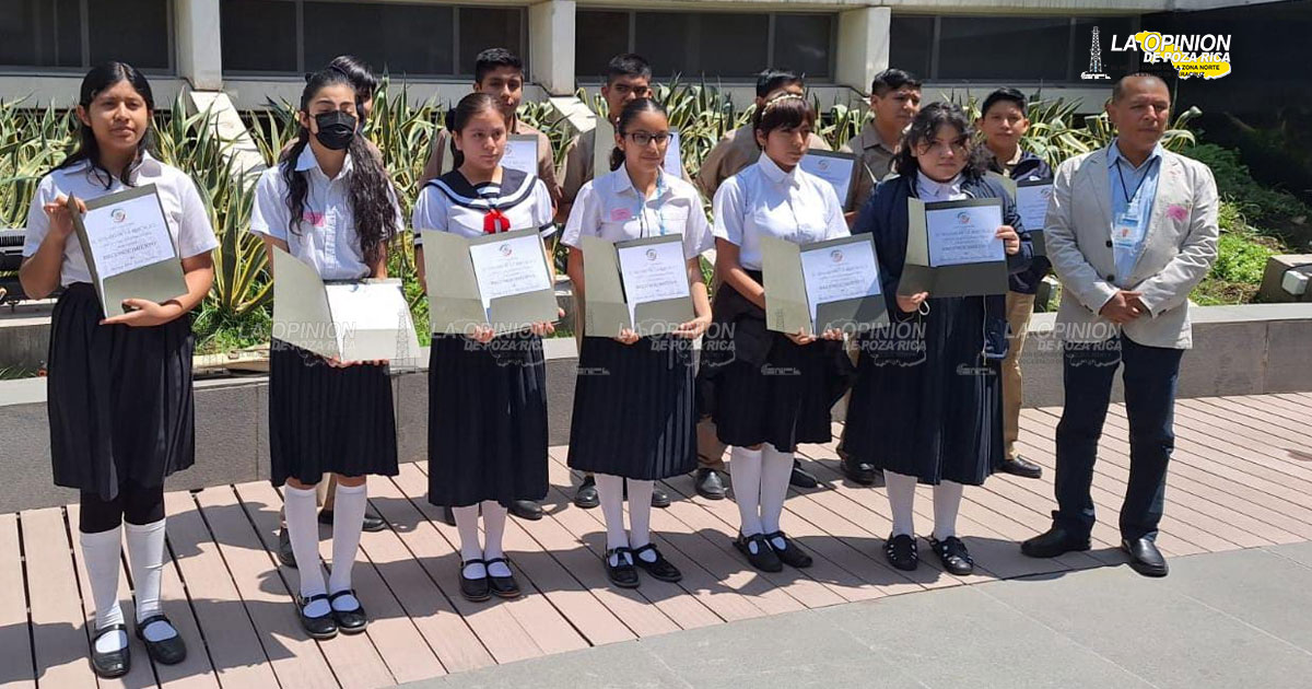Senado reconoce 85 años de escuela secundaria