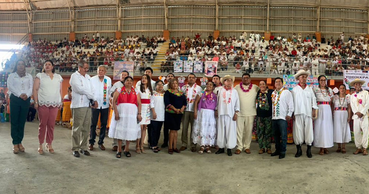 Celebración indígena en el Takilhsukut