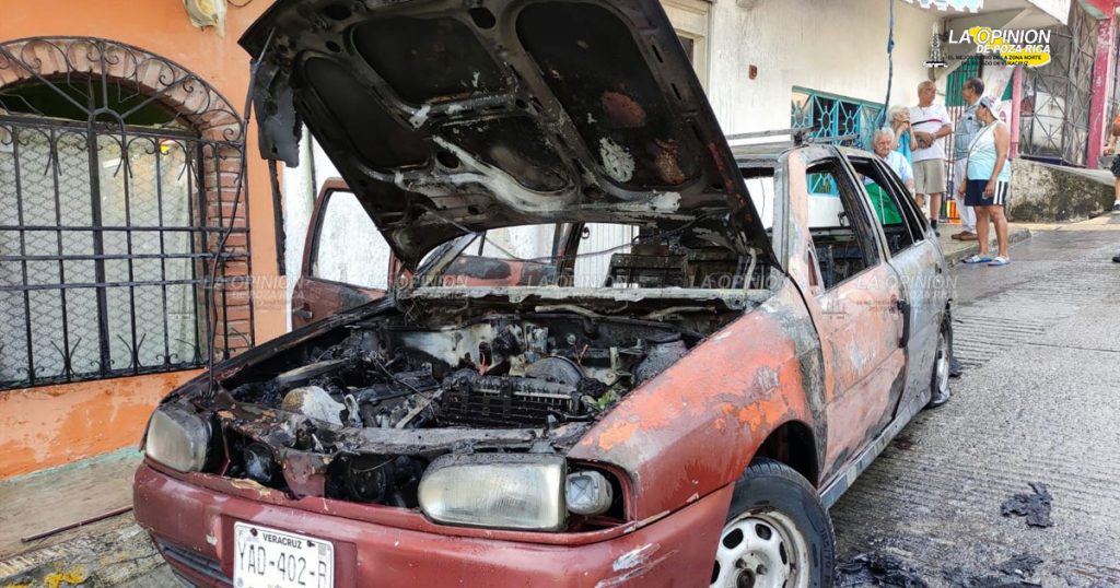 Se incendia vehículo en el barrio de Santa Cruz
