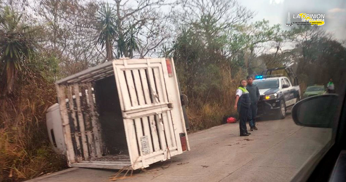 Un herido en volcadura en carretera Las Trancas-Coatepec