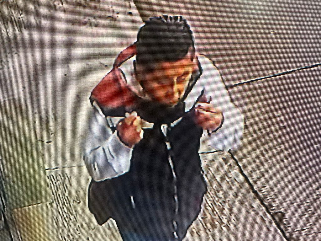 Se buscan delincuentes: llega turba de agresores al domicilio de la periodista Claudia Guerrero