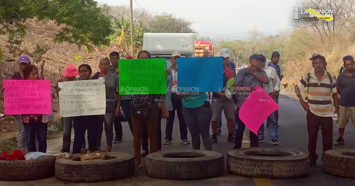 Bloquean por segundo día la carretera federal Alazán-Canoas por falta de respuesta del Gobernador