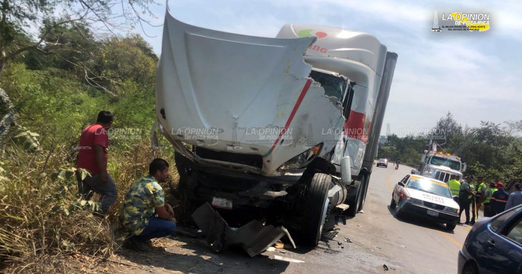 Encontronazo de traileres de Soriana y Coppel