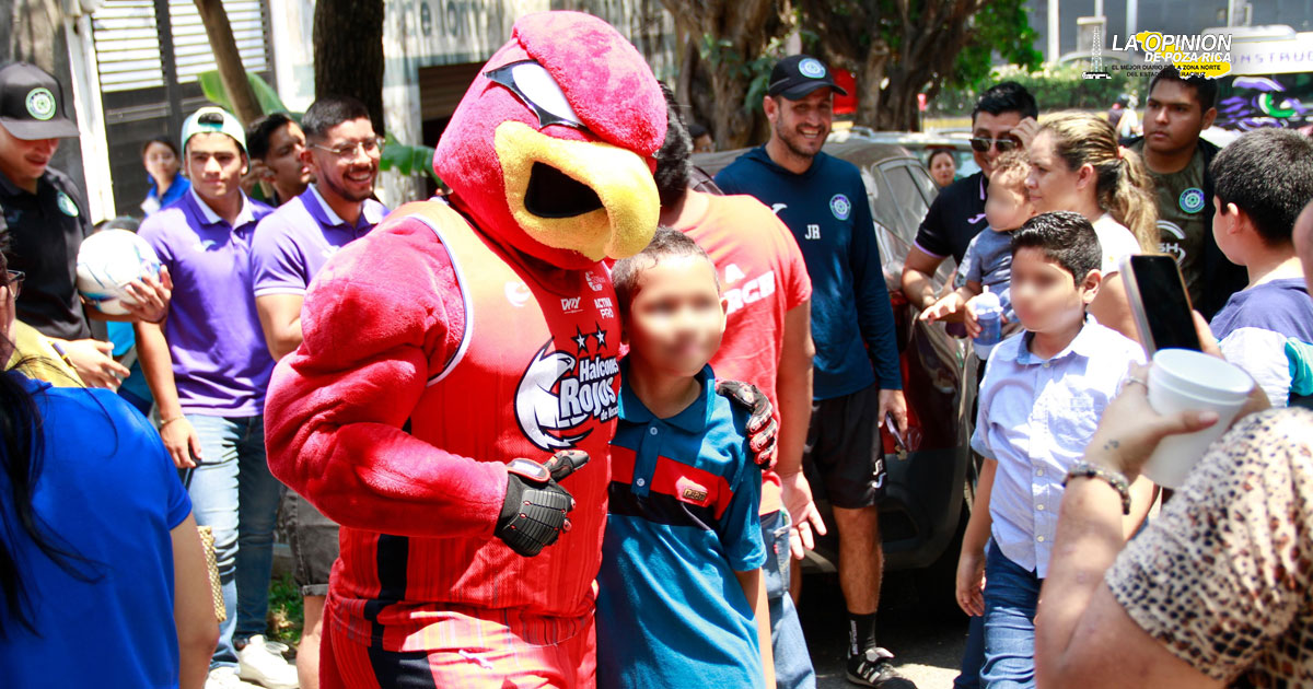 "Yeyo" El Halcón visitó a niños con autismo