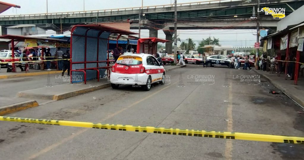 Muere taxista esperando pasaje
