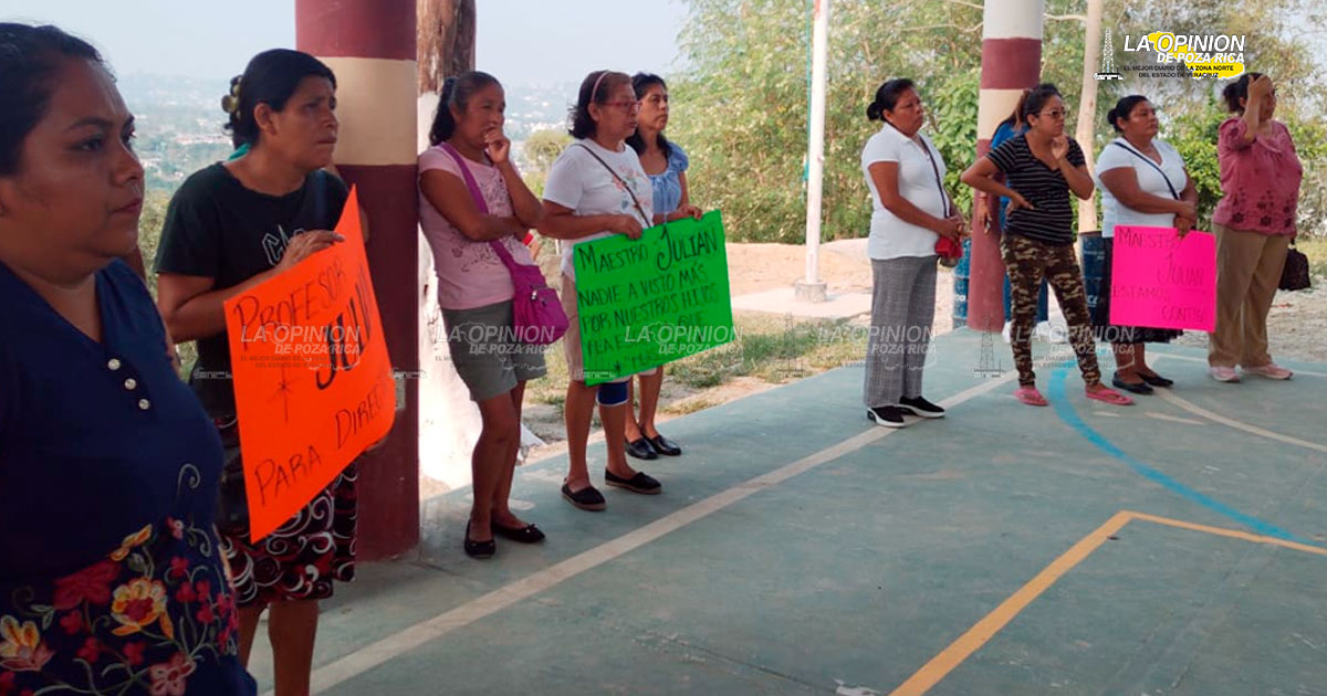 Amenazan con tomar una primaria; les quieren cambiar al director