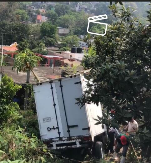 ¡Salió volando de carretera!