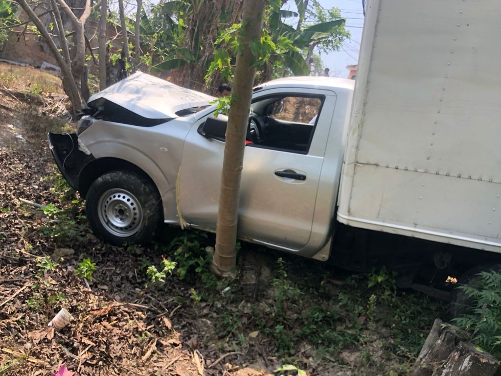 ¡Salió volando de carretera!