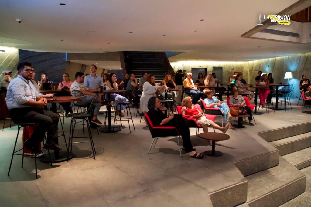 Exposición artística de Moisés Avendaño permanecerá gratuita en Foro Boca