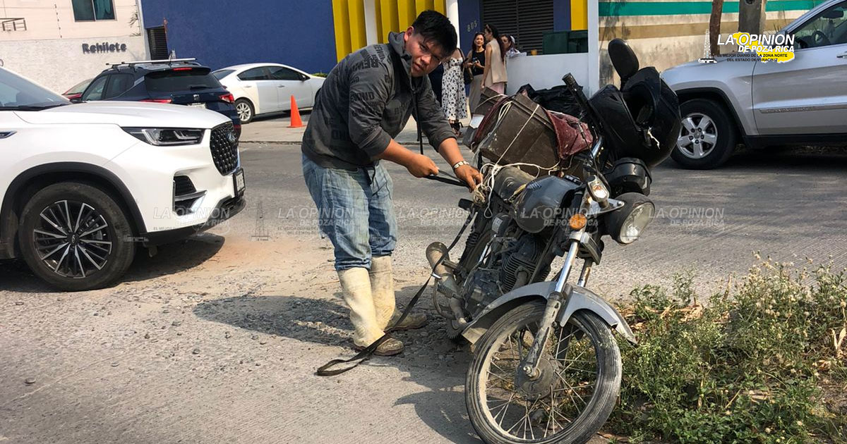 ¡Derribado por camioneta!