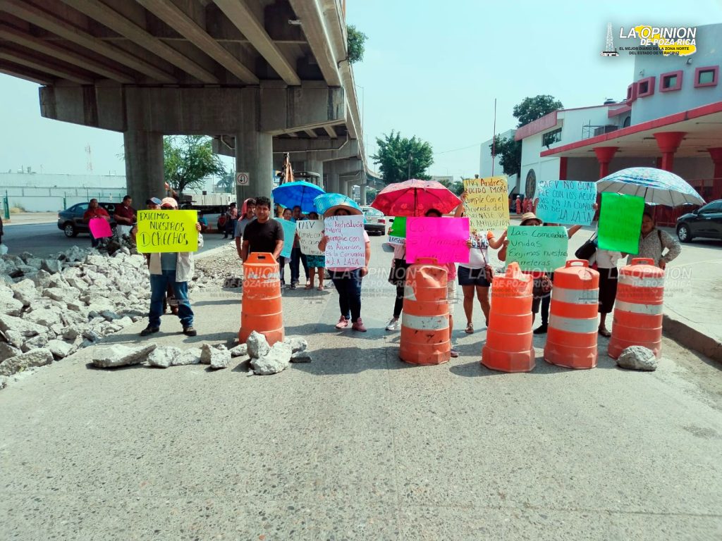 Campesinos de La Laja, Coatzintla bloquean el bulevar González Ortega
