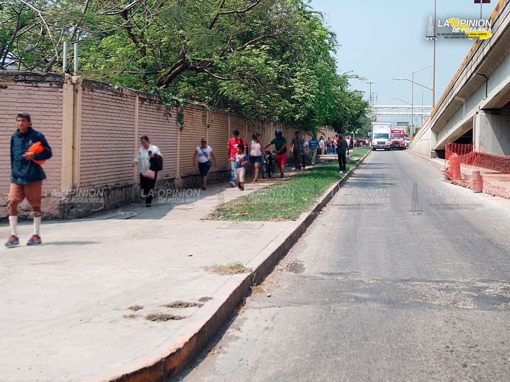 Campesinos de La Laja, Coatzintla bloquean el bulevar González Ortega