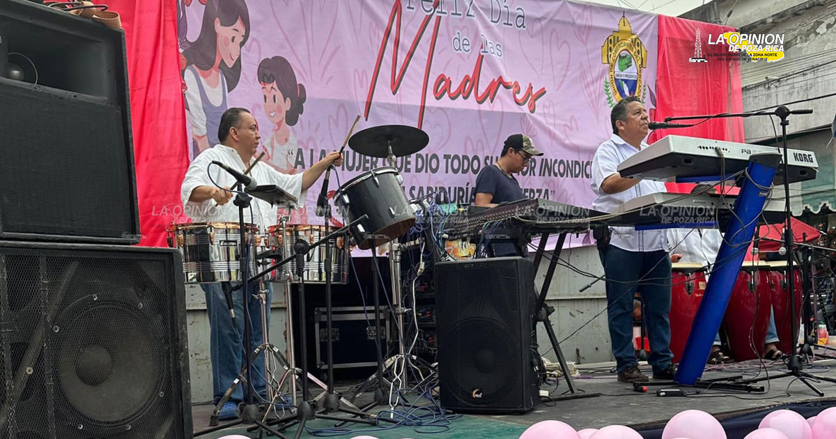Celebran a las mamás del mercado Poza Rica