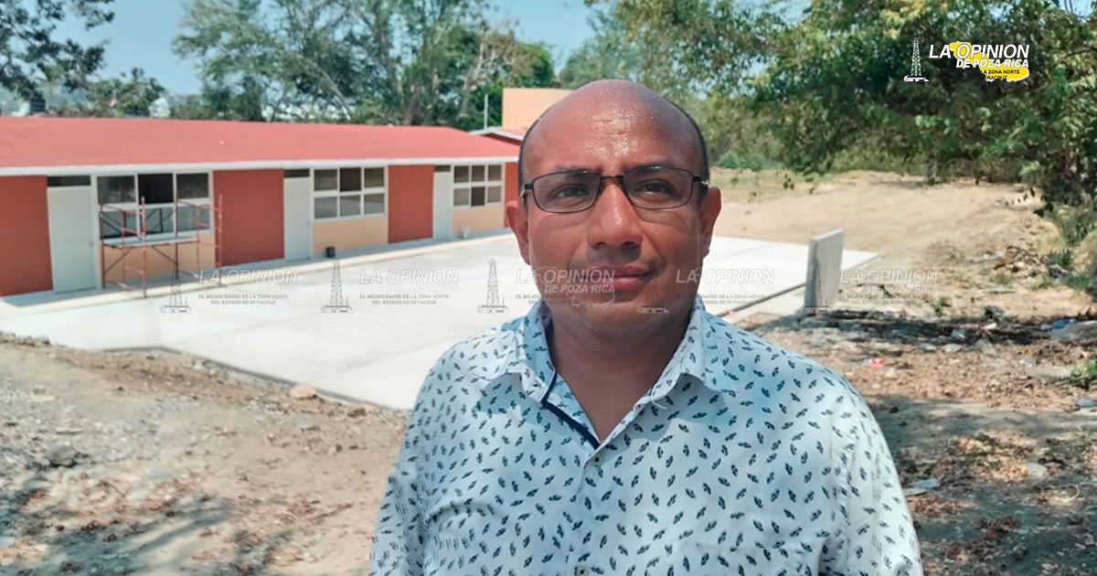 Reconstruyen escuela primaria con dictamen de riesgo