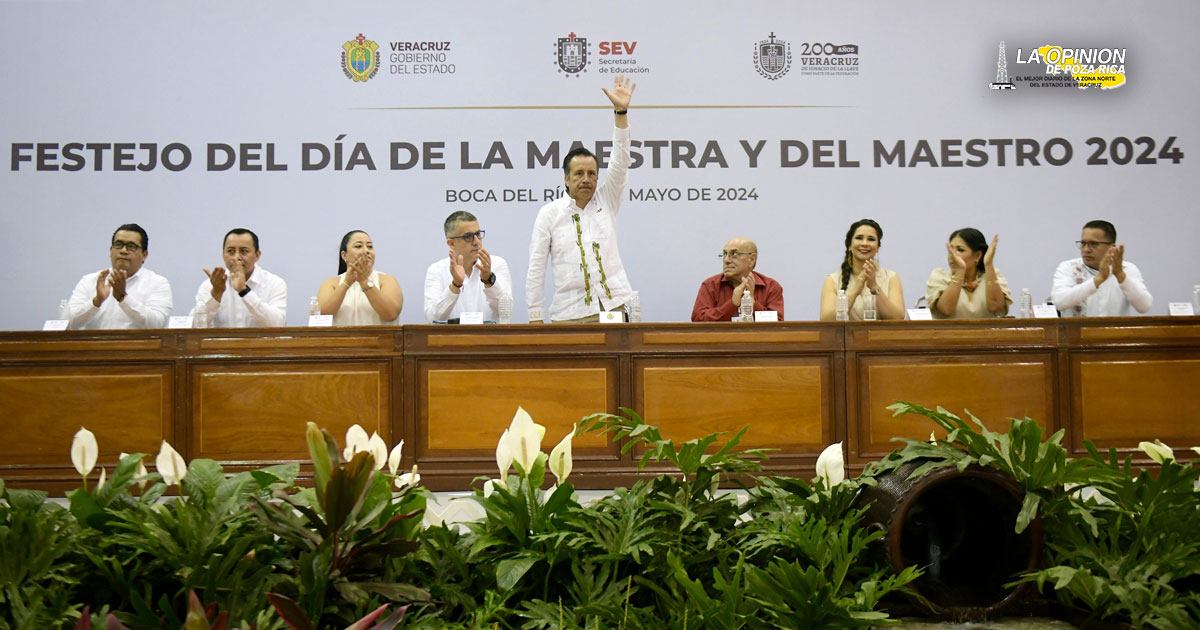 Honra Veracruz memoria de grandes educadores y condecora a 2 mil 610 docentes