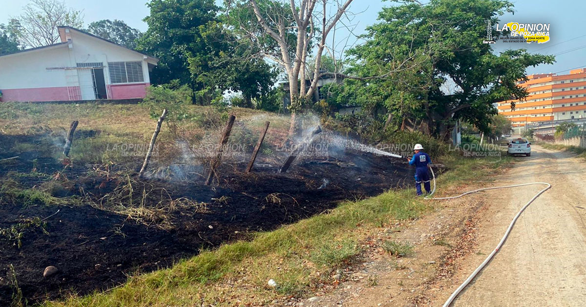 Incendio casi llega al Centro de Salud