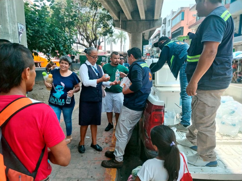 Instalan puntos de hidratación en el primer cuadro de la ciudad