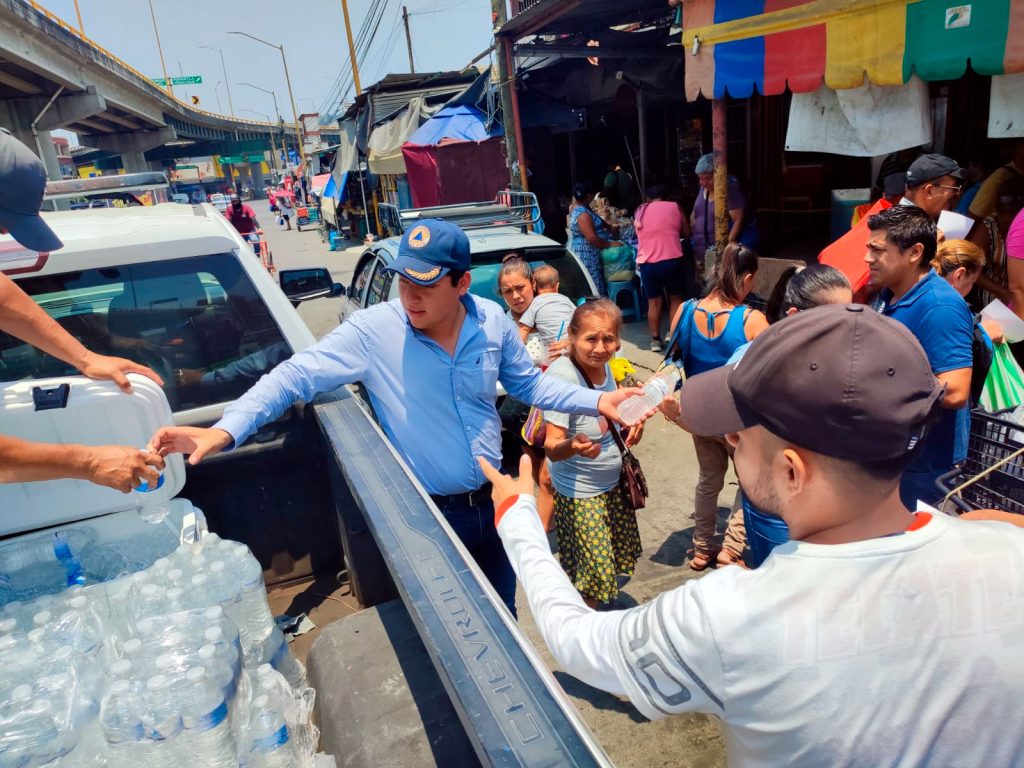 Instalan puntos de hidratación en el primer cuadro de la ciudad