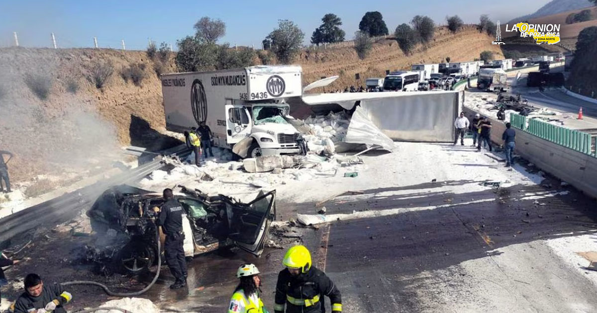 Tráiler sin frenos choca contra auto, una mujer pierde la vida