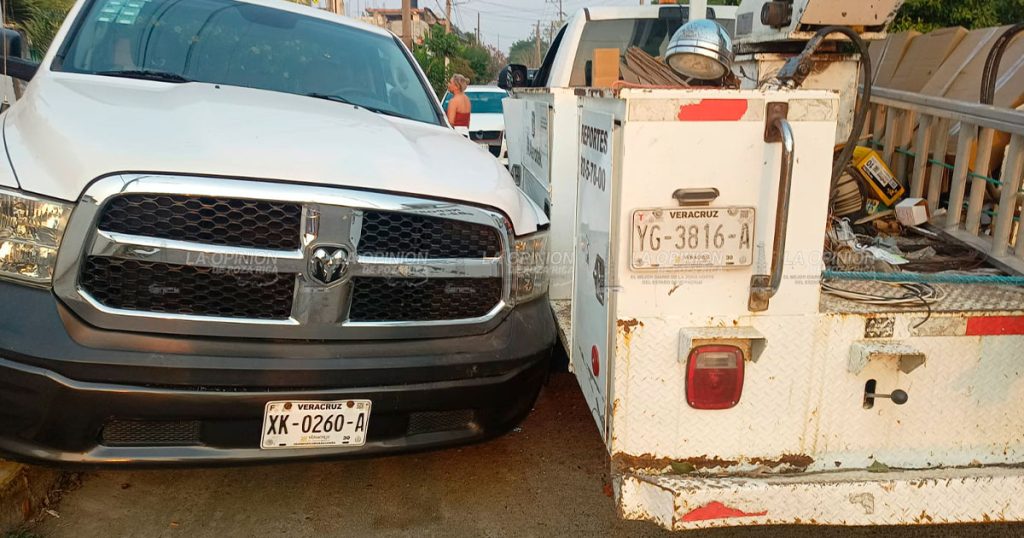 Ebrio secretario particular del alcalde de Coatzintla provoca choque.