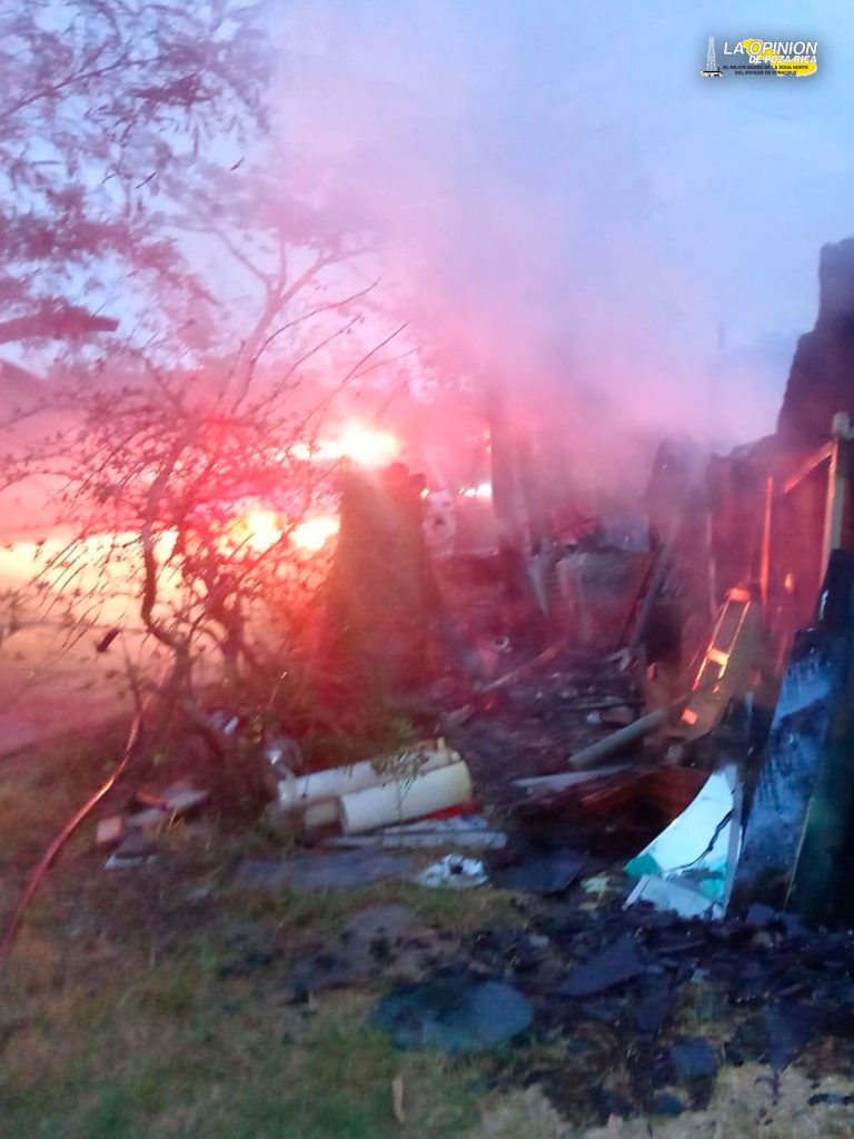 Arden en llamas cuatro automóviles en Alvarado