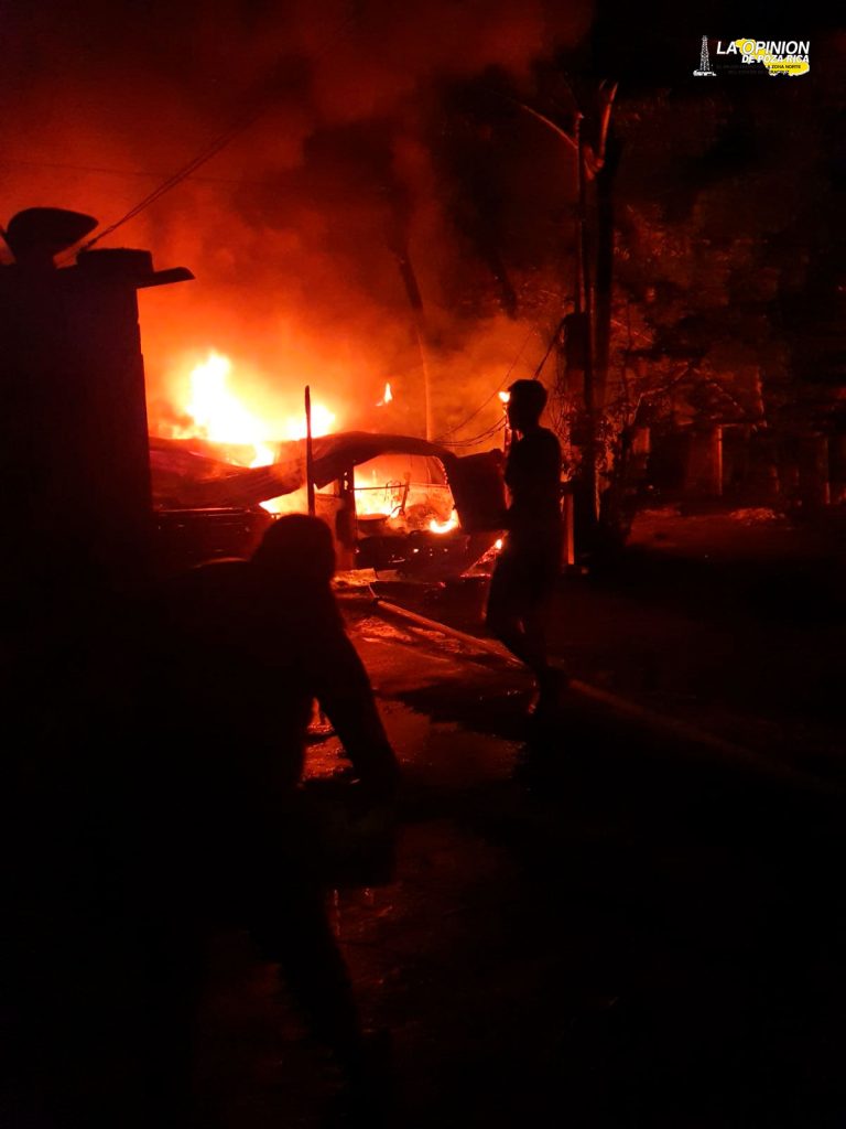 Arden en llamas cuatro automóviles en Alvarado