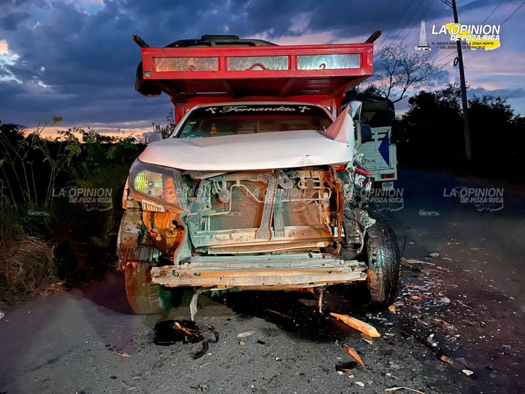 ¡Brutal choque de camionetas!