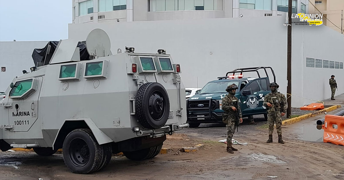 Trasladan arsenal decomisado en casa de Boca del Río