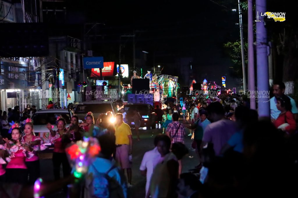 Alegría en el Carnaval Turístico