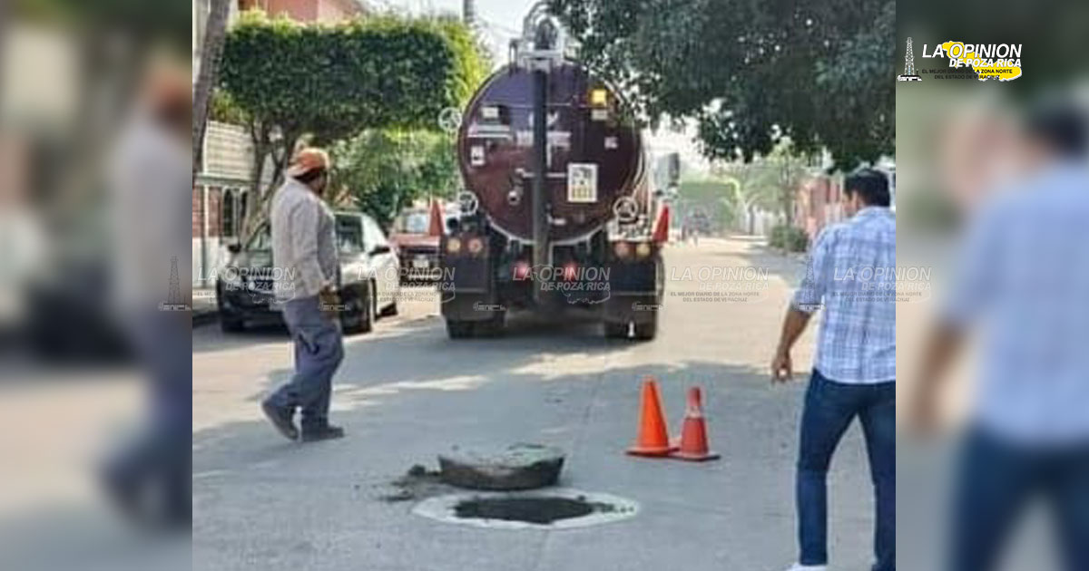 Desazolvan los tragatormentas para evitar anegaciones de calles
