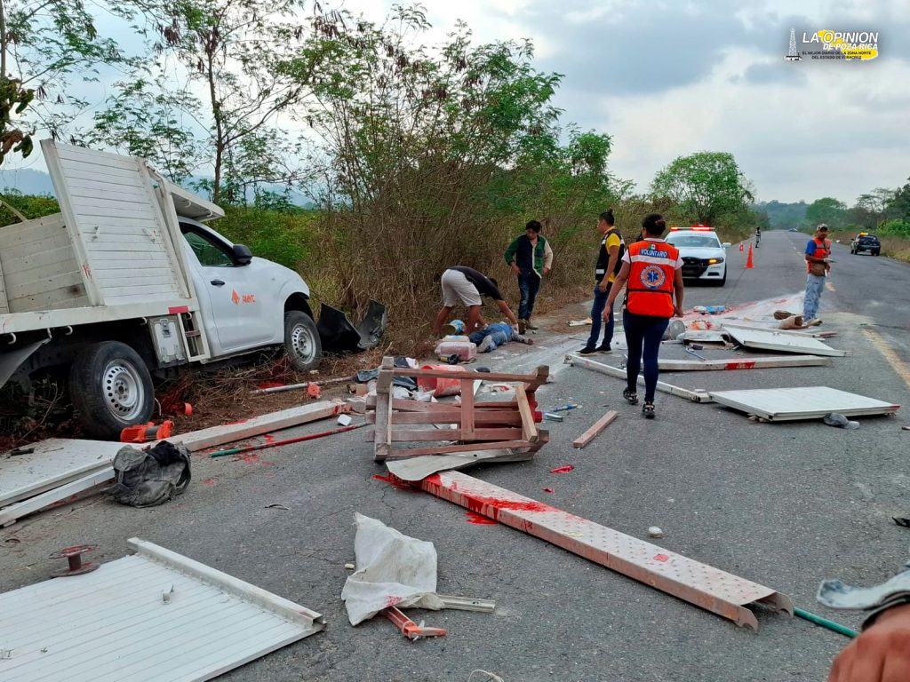 Fatal volcadura deja 1 muerto y 3 heridos