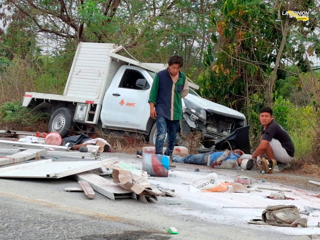 Fatal volcadura deja 1 muerto y 3 heridos
