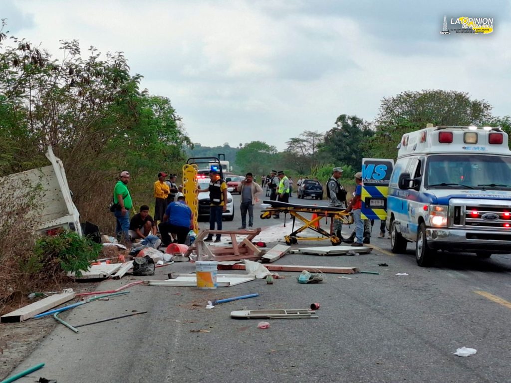 Fatal volcadura deja 1 muerto y 3 heridos