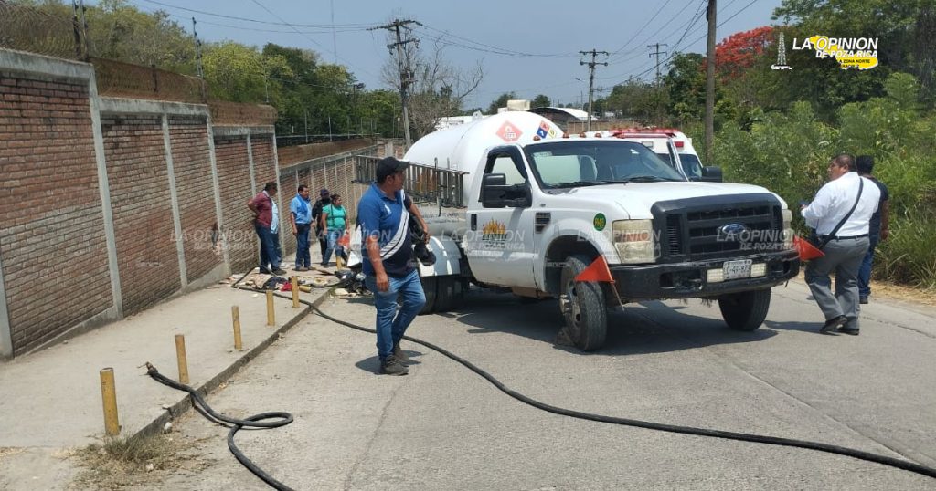 Camioneta Gasera a punto de ocasionar tragedia