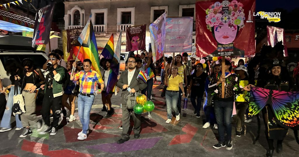 Integrantes de la comunidad LGBT, marcharon con orgullo