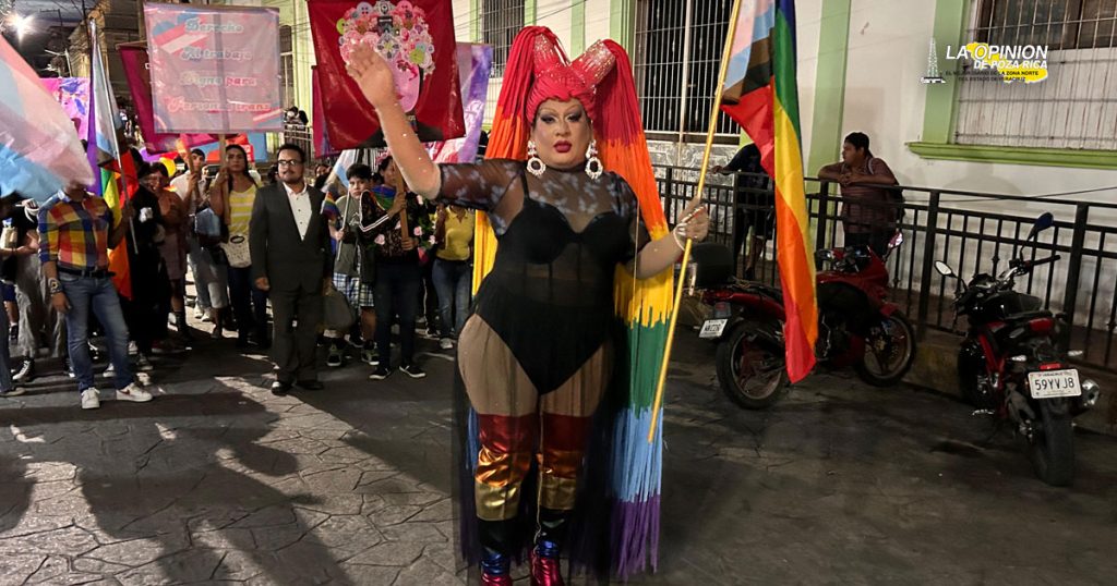 Integrantes de la comunidad LGBT, marcharon con orgullo