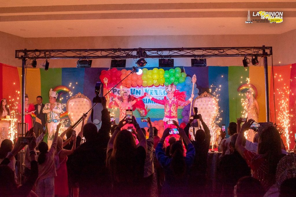 Coronan a los reyes LGBTQ+ del Carnaval de Veracruz 2024