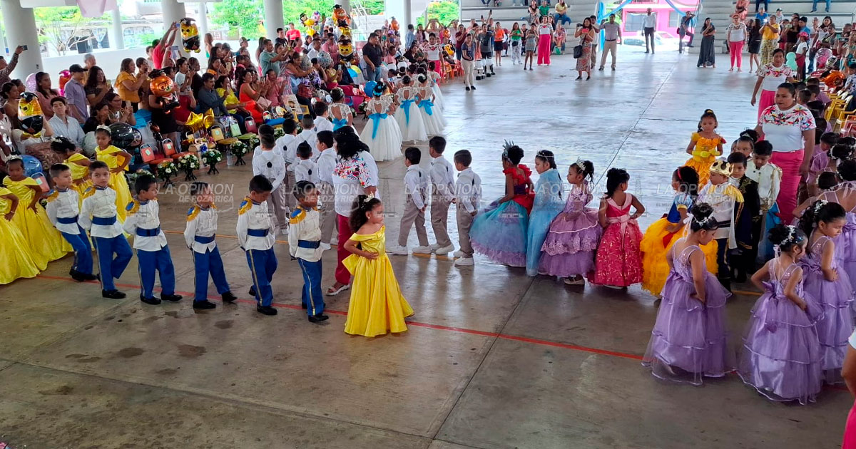 Egresan del CAIC más de 30 generaciones