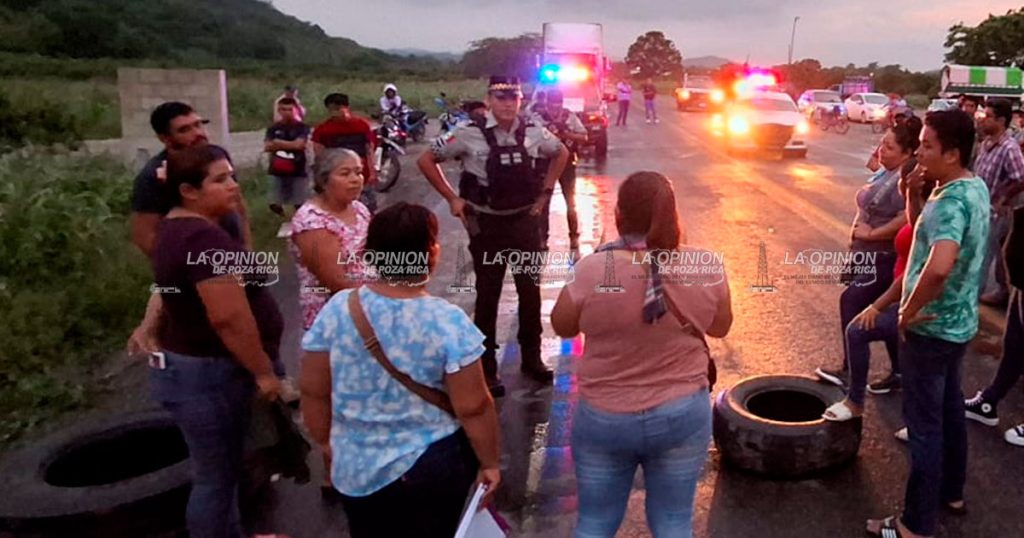Bloquean Carretera Álamo-Tihuatlán