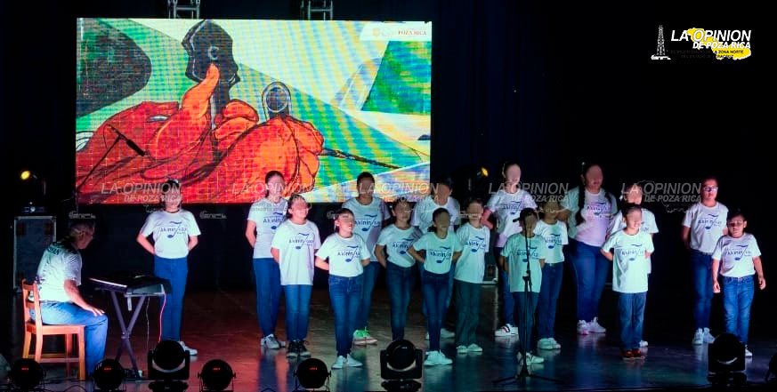 Emotiva clausura de cursos de Casa de Cultura