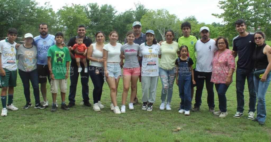 Llevan a cabo partido de fútbol de convivencia
