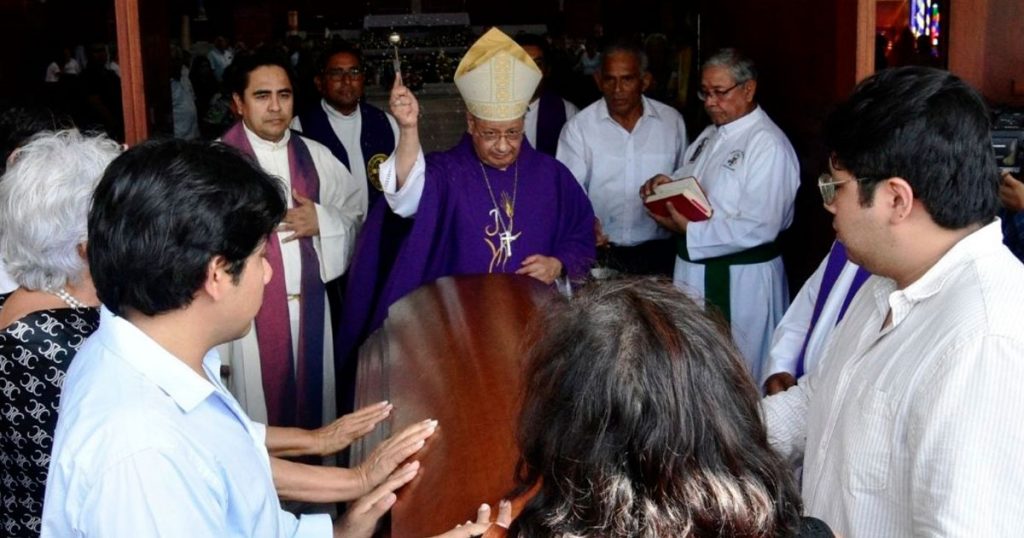 Jóvenes estudiantes son despedidos tras fatal accidente