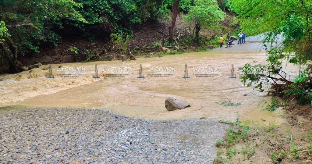 Incomunicadas varias comunidades de Francisco Zeta Mena por crecida del río Pantepec