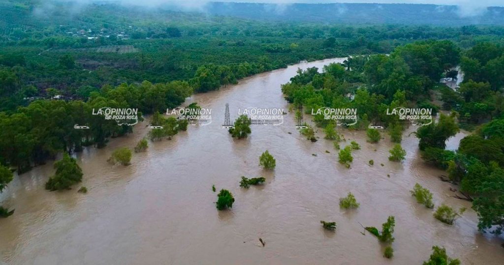 Incomunicadas varias comunidades de Francisco Zeta Mena por crecida del río Pantepec