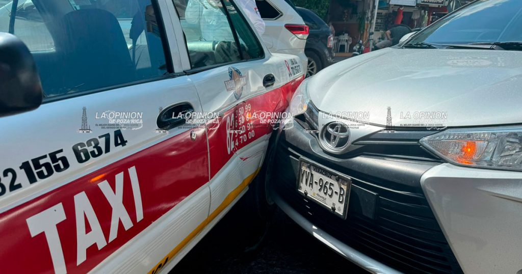 Taxi provoca choque en bulevar de Poza Rica