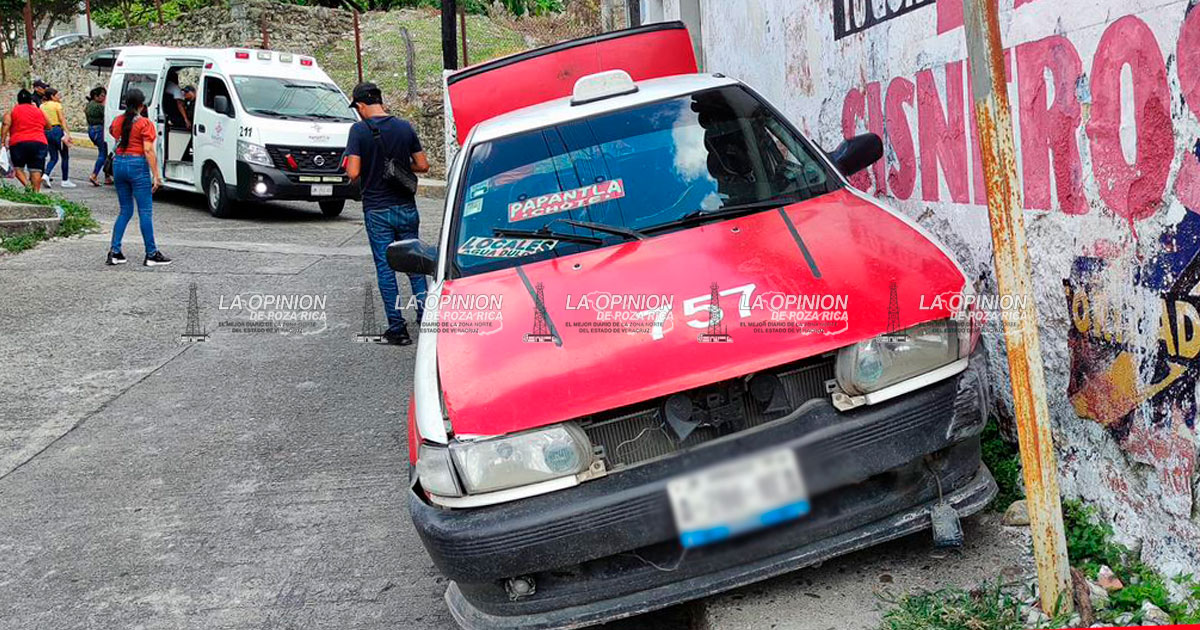 Taxi se queda sin frenos y atropella a dos mujeres
