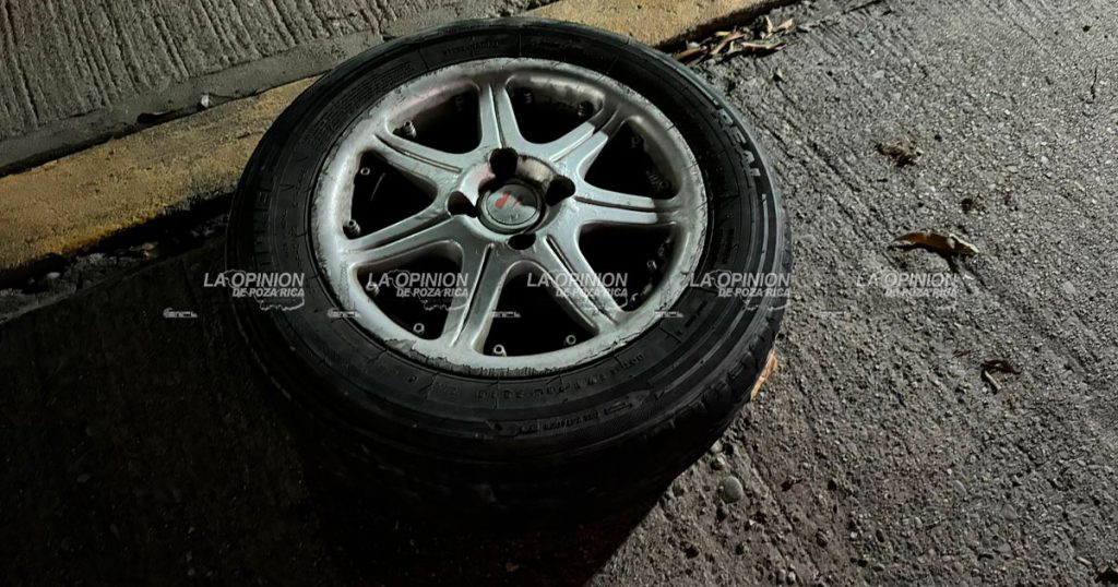 Se le sale la llanta a un Ford Focus