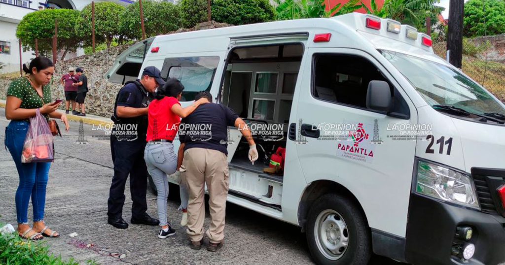 Taxi se queda sin frenos y atropella a dos mujeres
